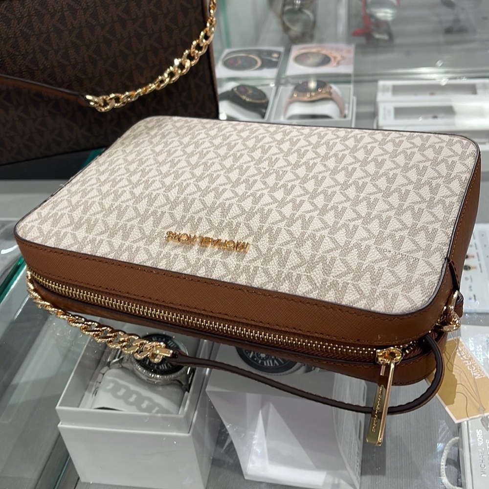 Michael Kors Jet Set Item Large East West Zip Crossbody Vanilla Signature - Picture 16 of 16